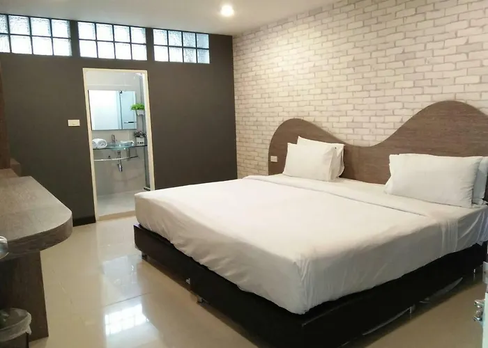 Hotel Ton Aor Place 3*